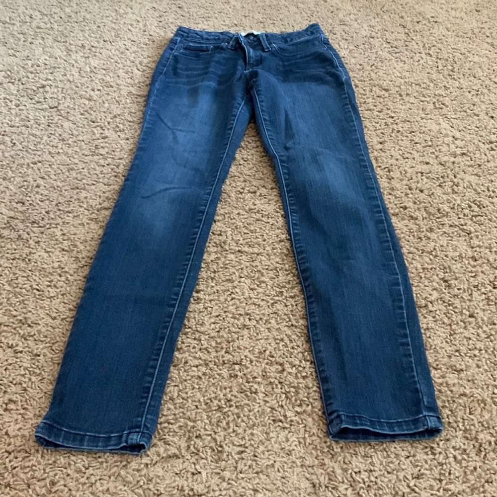 Size 26. Super skinny jeans. Stretchy.